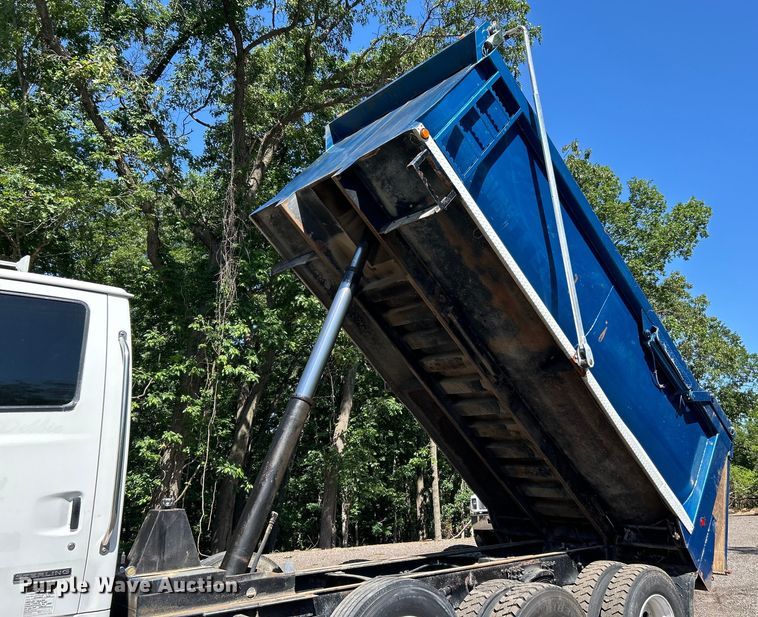 image for item EK4700 2009 Sterling L9500 dump truck