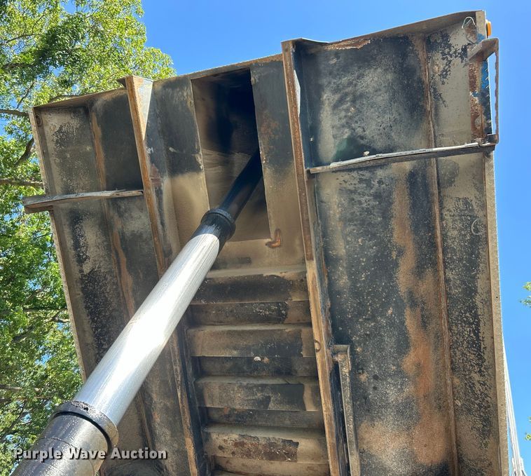 image for item EK4700 2009 Sterling L9500 dump truck