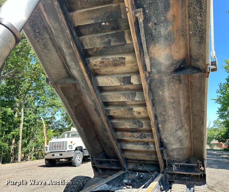 image for item EK4700 2009 Sterling L9500 dump truck