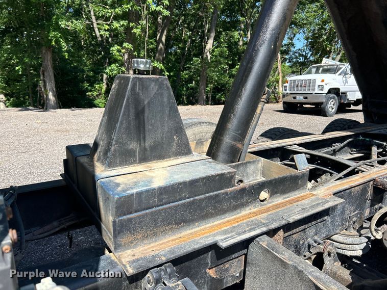 image for item EK4700 2009 Sterling L9500 dump truck