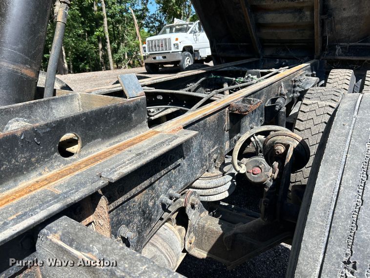 image for item EK4700 2009 Sterling L9500 dump truck