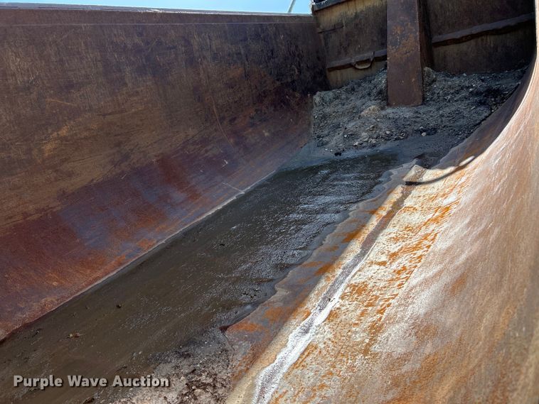 image for item EK4700 2009 Sterling L9500 dump truck