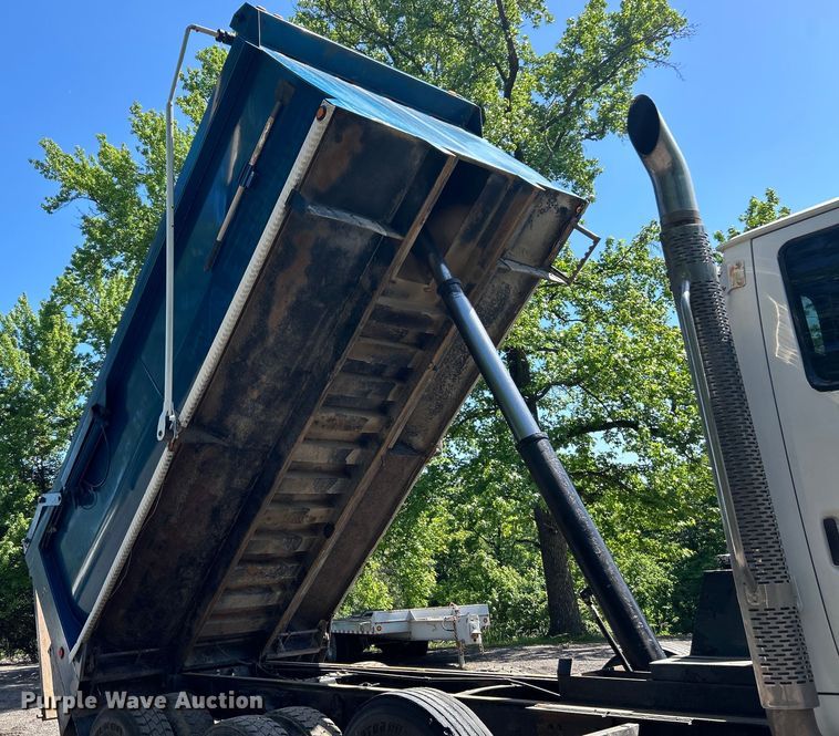 image for item EK4700 2009 Sterling L9500 dump truck