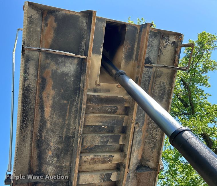 image for item EK4700 2009 Sterling L9500 dump truck