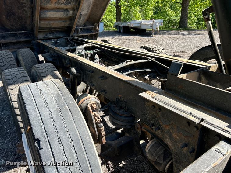 image for item EK4700 2009 Sterling L9500 dump truck