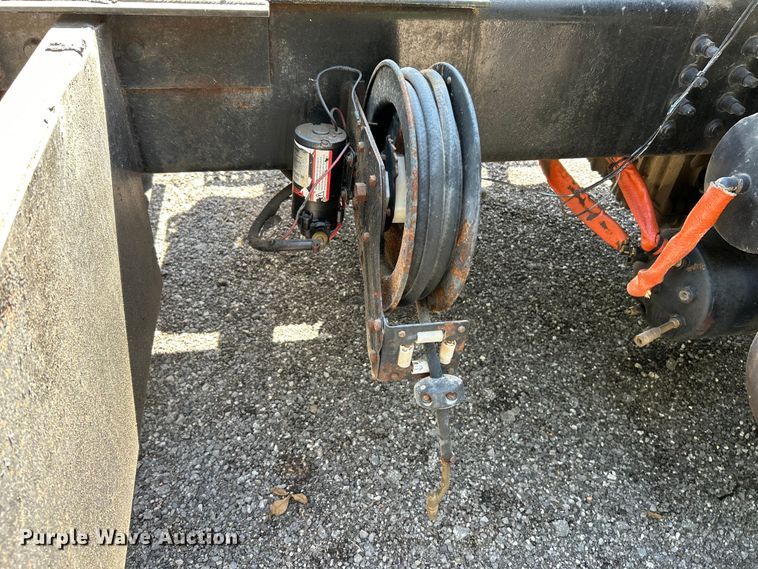 image for item EK4700 2009 Sterling L9500 dump truck