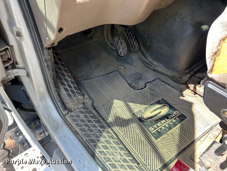 image for item EK4700 2009 Sterling L9500 dump truck