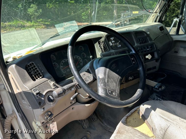 image for item EK4700 2009 Sterling L9500 dump truck