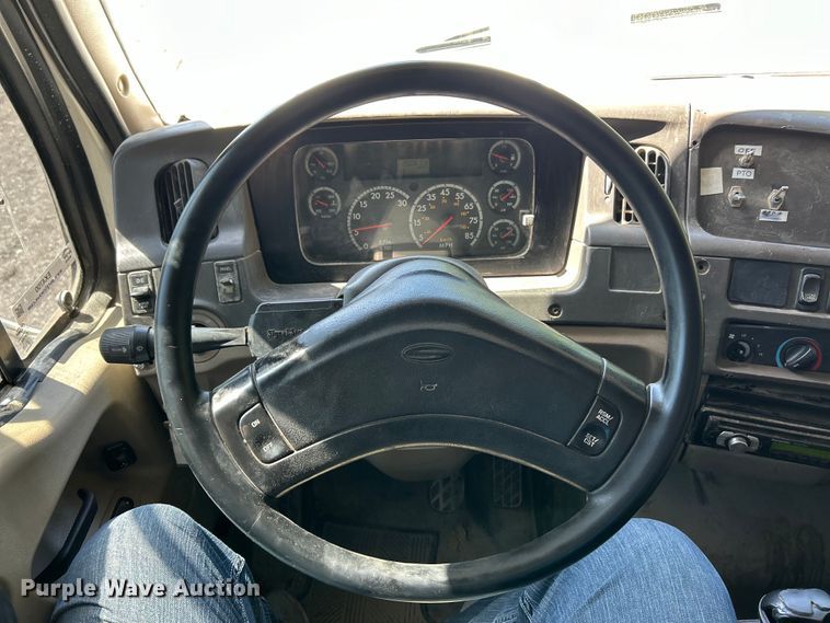 image for item EK4700 2009 Sterling L9500 dump truck