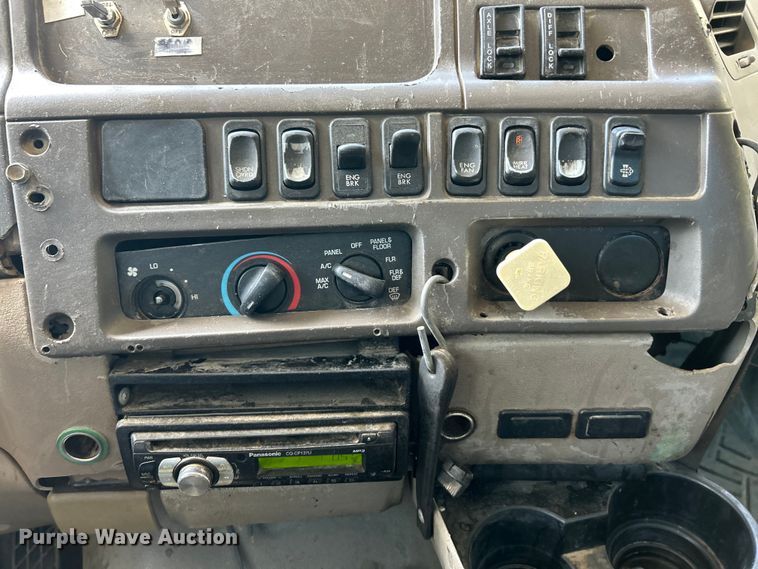 image for item EK4700 2009 Sterling L9500 dump truck