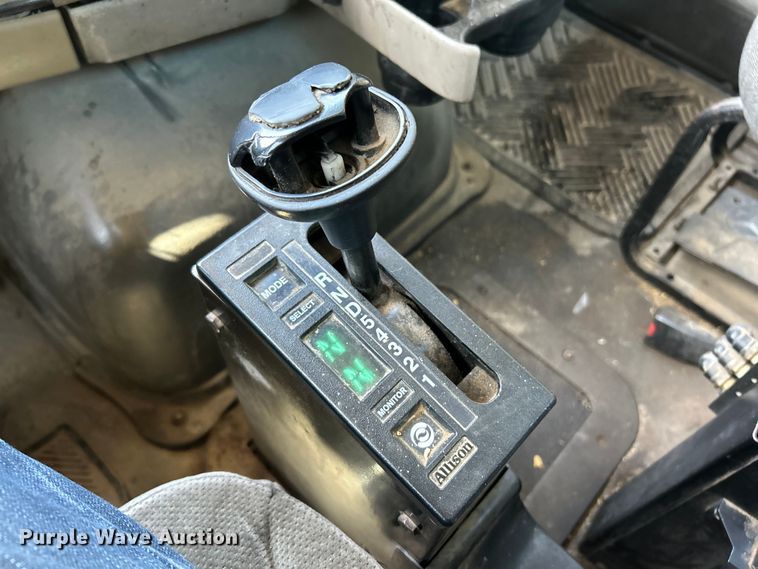 image for item EK4700 2009 Sterling L9500 dump truck