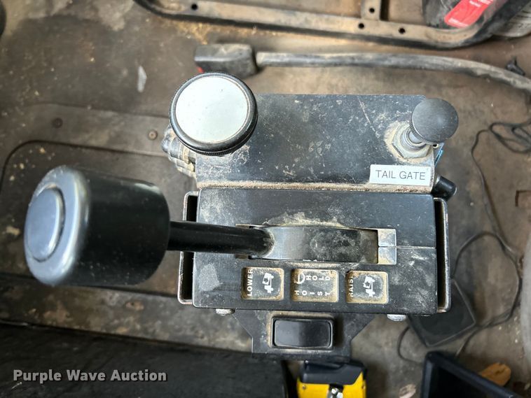 image for item EK4700 2009 Sterling L9500 dump truck