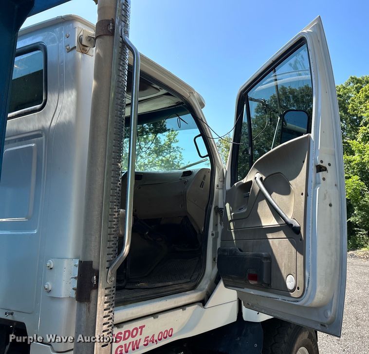 image for item EK4700 2009 Sterling L9500 dump truck