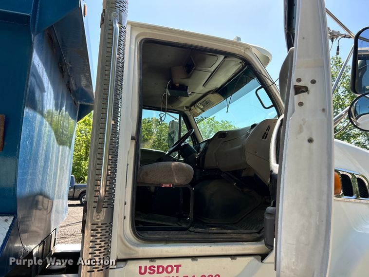 image for item EK4700 2009 Sterling L9500 dump truck