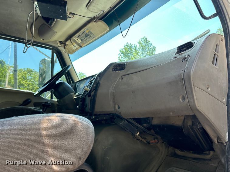 image for item EK4700 2009 Sterling L9500 dump truck