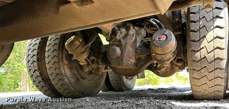 image for item EK4700 2009 Sterling L9500 dump truck