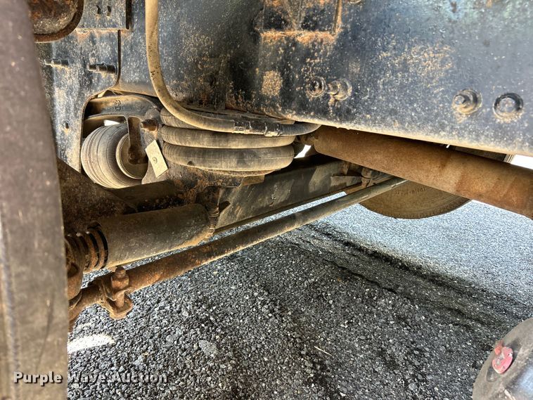 image for item EK4700 2009 Sterling L9500 dump truck