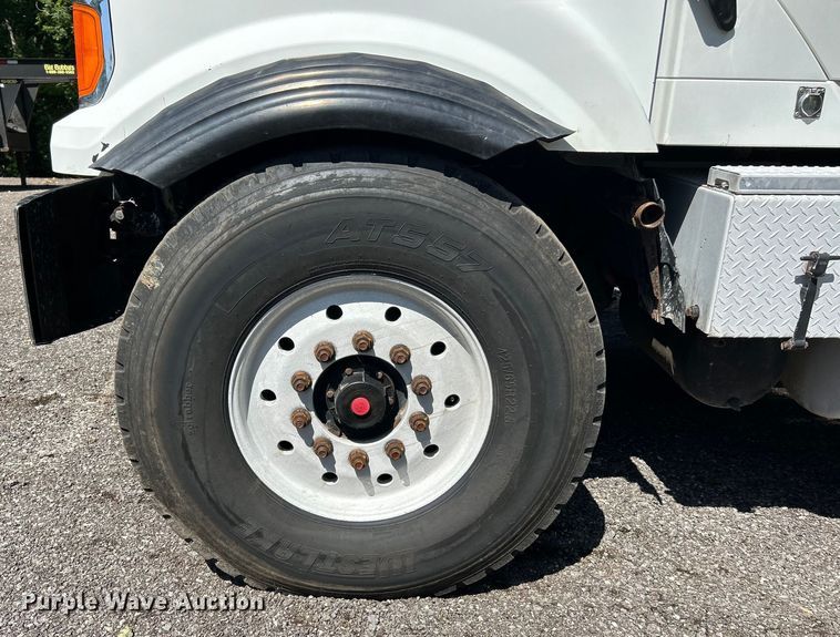 image for item EK4700 2009 Sterling L9500 dump truck