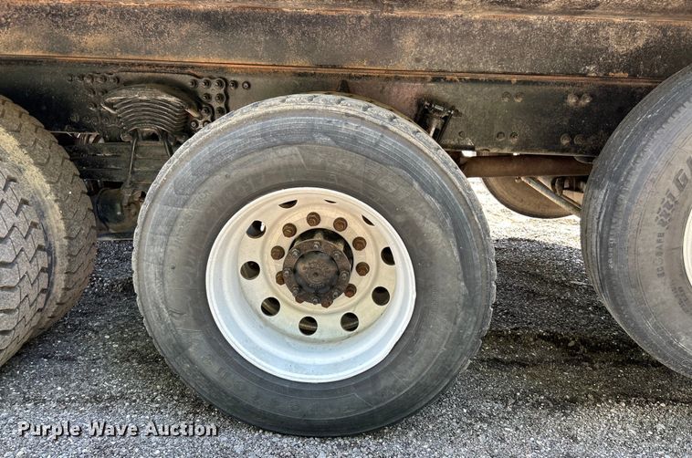 image for item EK4700 2009 Sterling L9500 dump truck