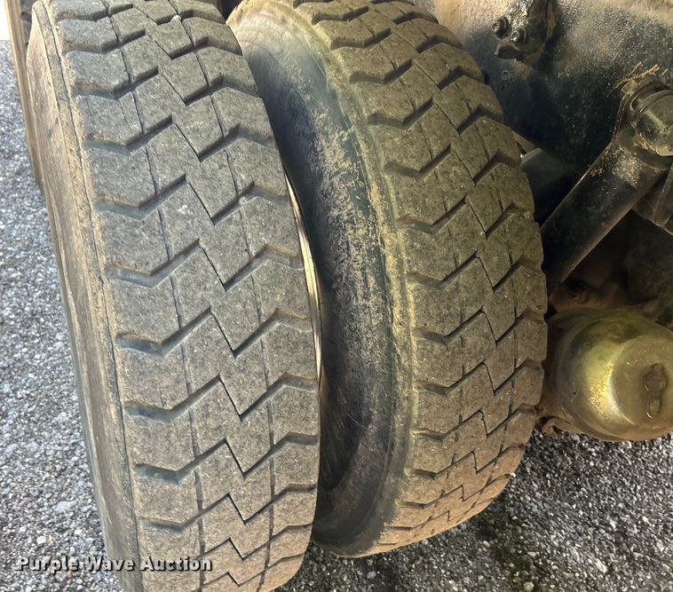 image for item EK4700 2009 Sterling L9500 dump truck