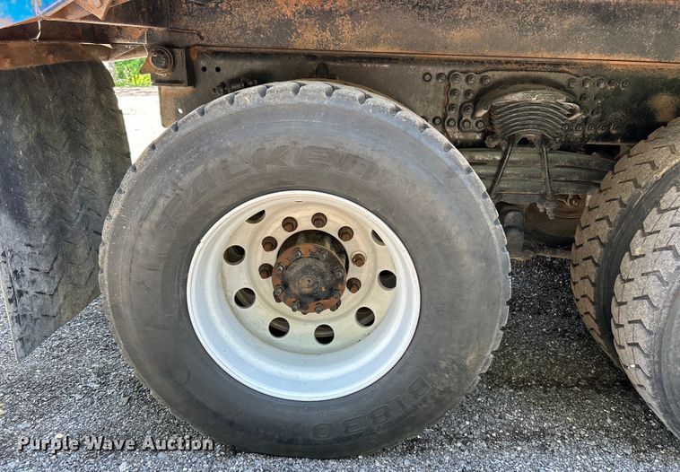 image for item EK4700 2009 Sterling L9500 dump truck