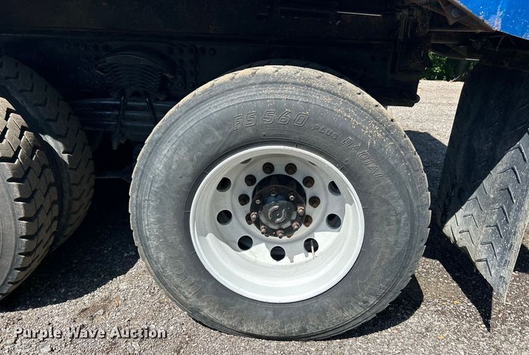 image for item EK4700 2009 Sterling L9500 dump truck