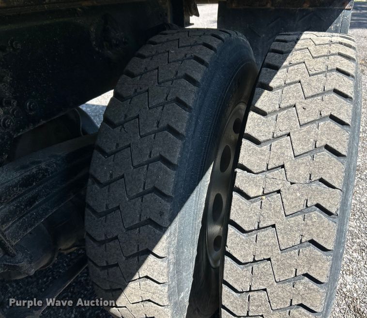 image for item EK4700 2009 Sterling L9500 dump truck