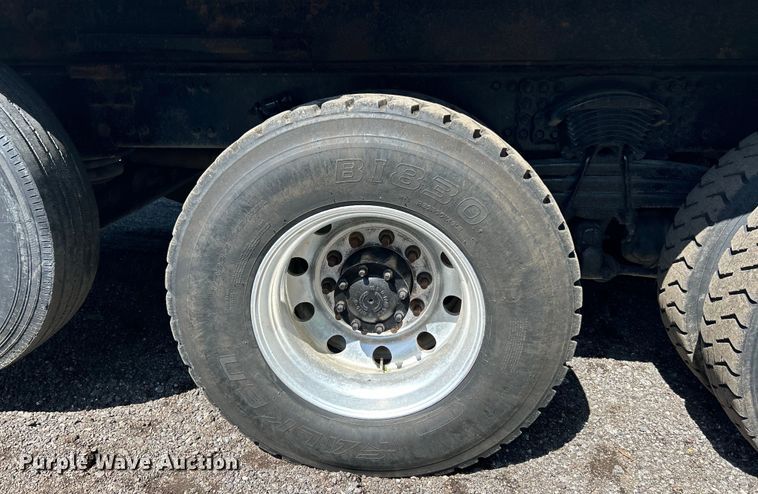 image for item EK4700 2009 Sterling L9500 dump truck