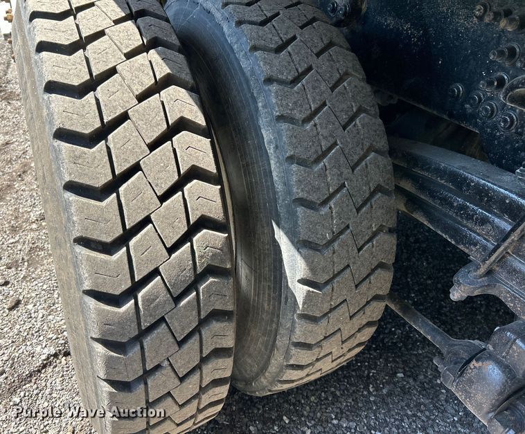 image for item EK4700 2009 Sterling L9500 dump truck