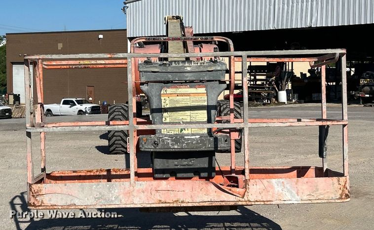 image for item EK4702 2005 JLG 800S boom lift