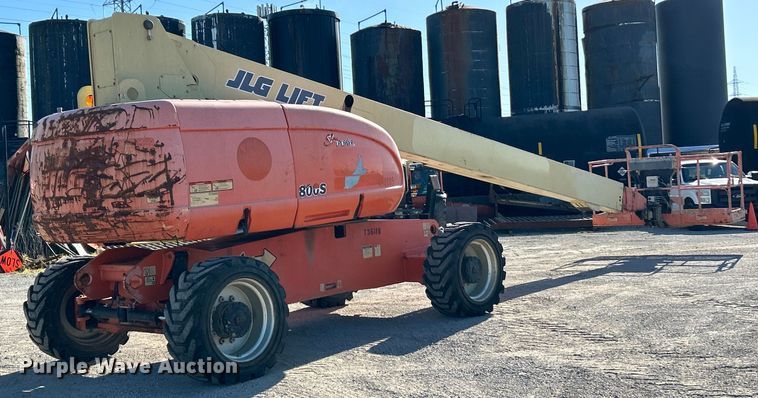 image for item EK4702 2005 JLG 800S boom lift