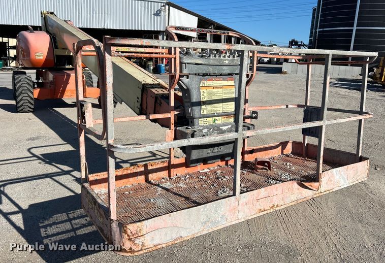 image for item EK4702 2005 JLG 800S boom lift
