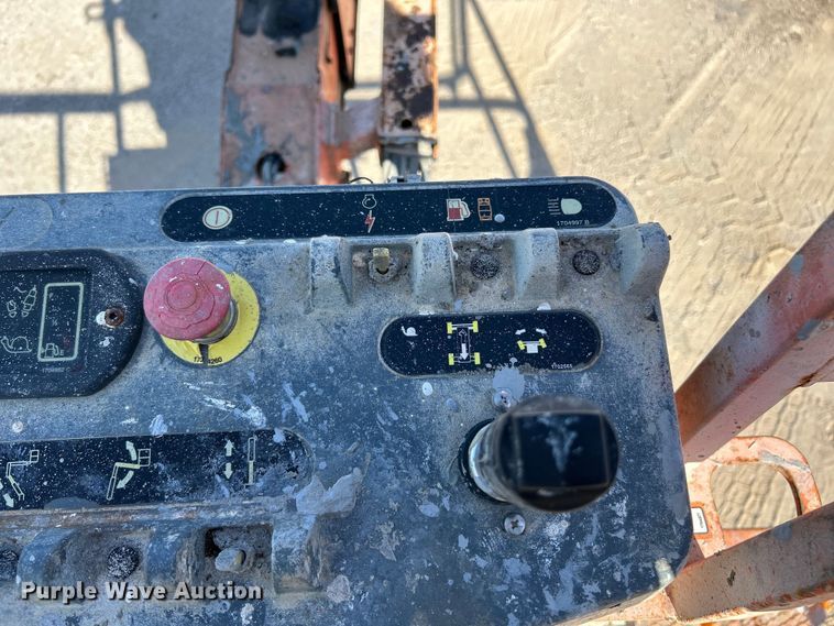 image for item EK4702 2005 JLG 800S boom lift