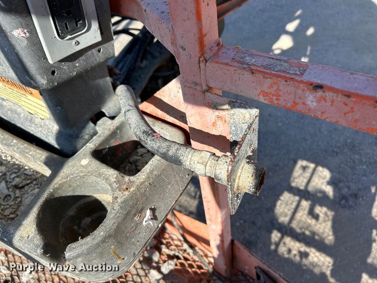 image for item EK4702 2005 JLG 800S boom lift