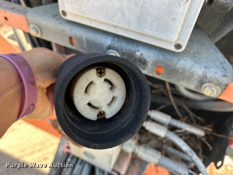 image for item EK4702 2005 JLG 800S boom lift