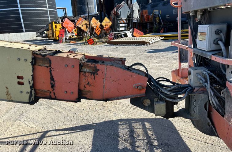 image for item EK4702 2005 JLG 800S boom lift