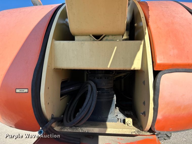 image for item EK4702 2005 JLG 800S boom lift