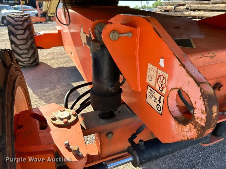 image for item EK4702 2005 JLG 800S boom lift