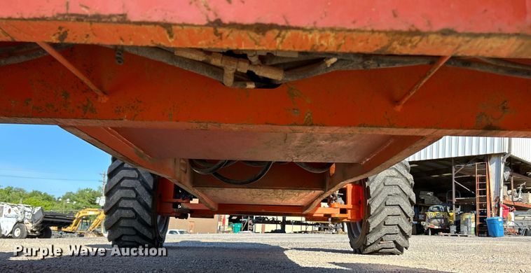 image for item EK4702 2005 JLG 800S boom lift