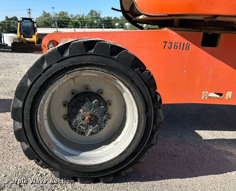 image for item EK4702 2005 JLG 800S boom lift