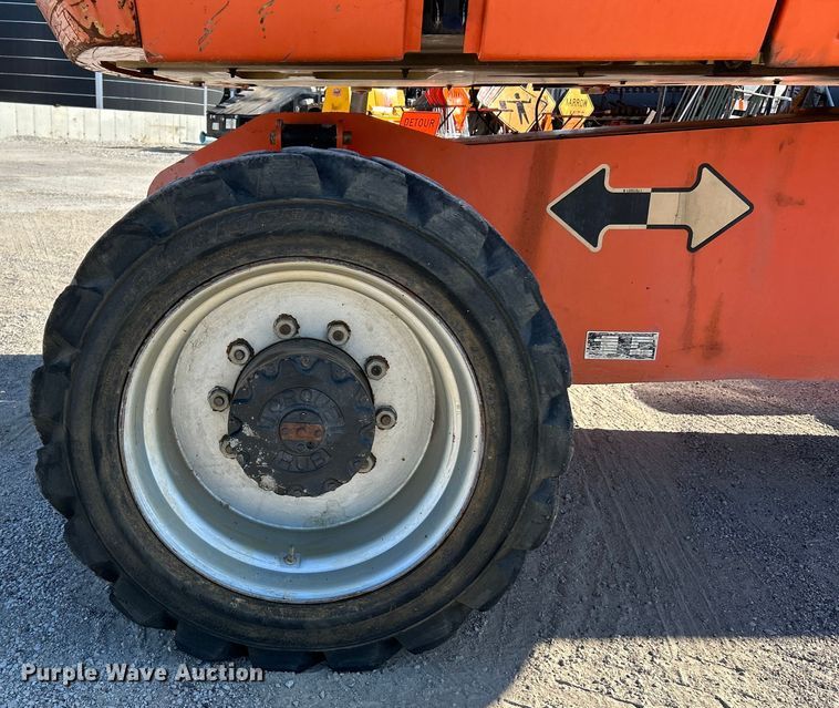 image for item EK4702 2005 JLG 800S boom lift