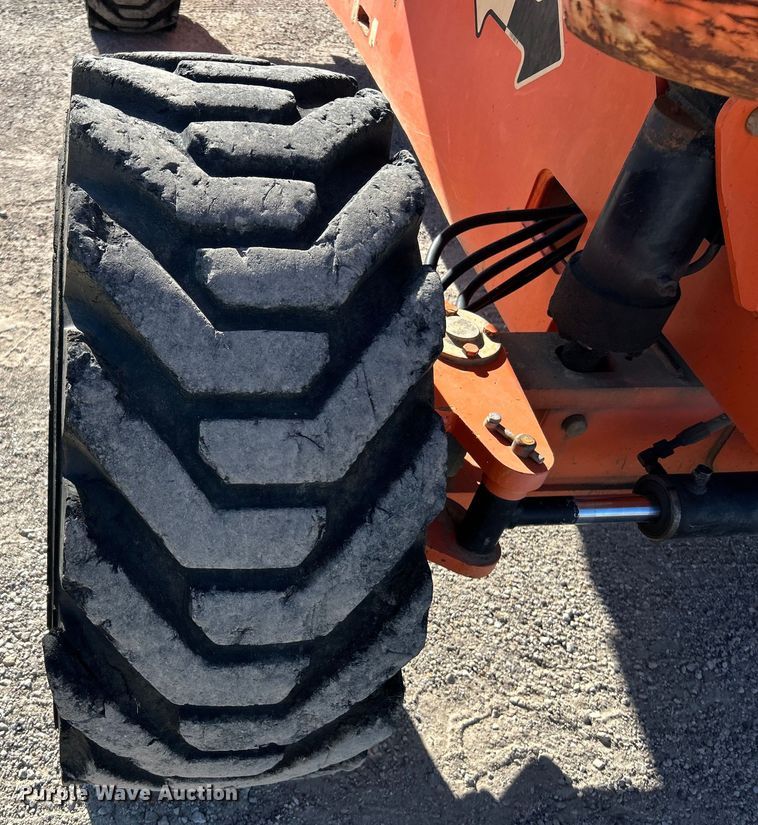 image for item EK4702 2005 JLG 800S boom lift