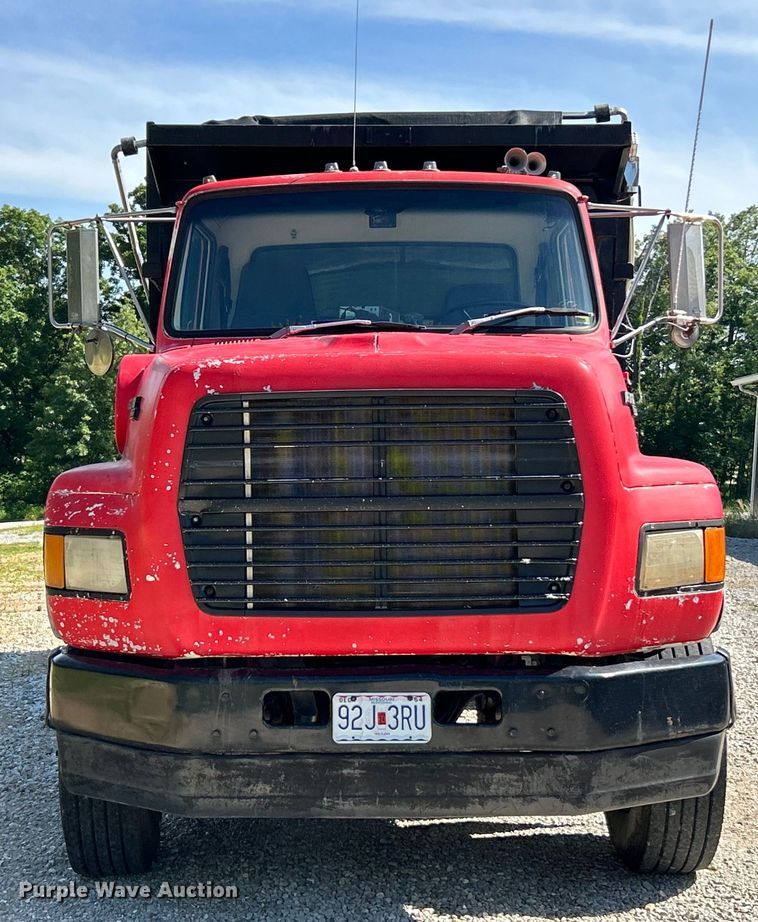 image for item EK4732 1995 Ford Aeromax L9000 dump truck