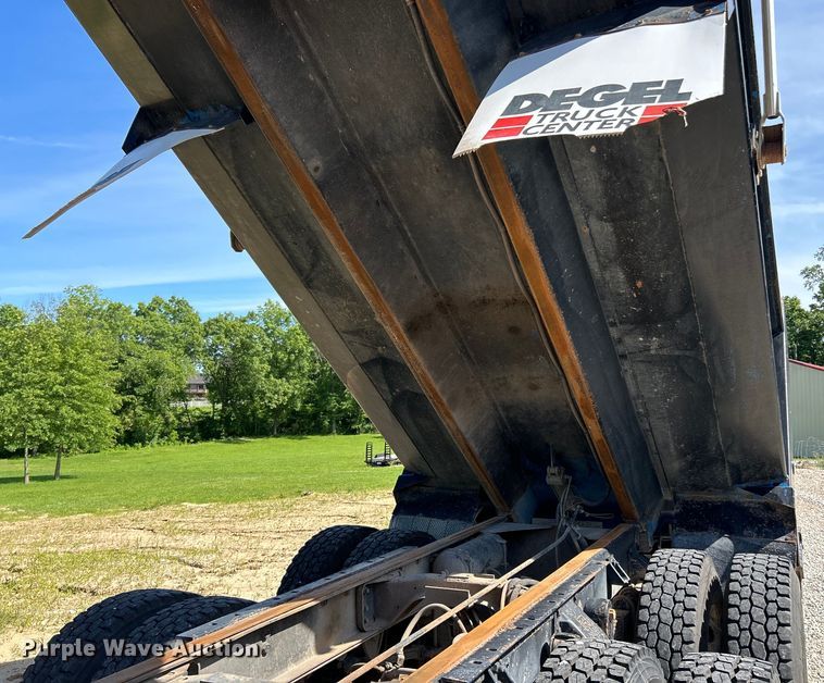 image for item EK4732 1995 Ford Aeromax L9000 dump truck