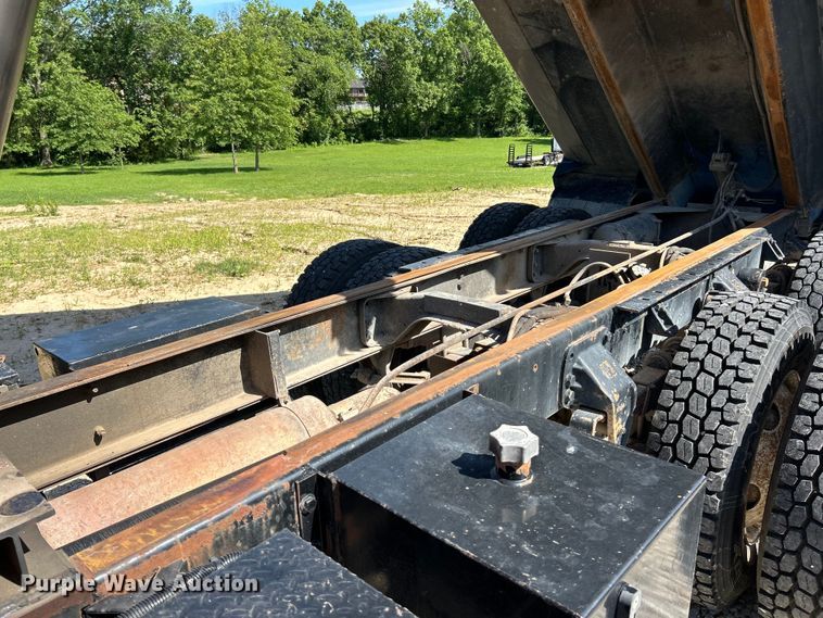 image for item EK4732 1995 Ford Aeromax L9000 dump truck