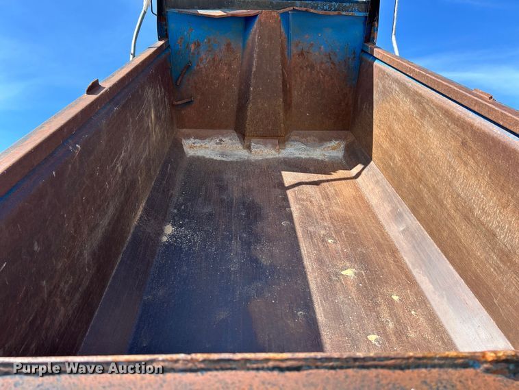 image for item EK4732 1995 Ford Aeromax L9000 dump truck