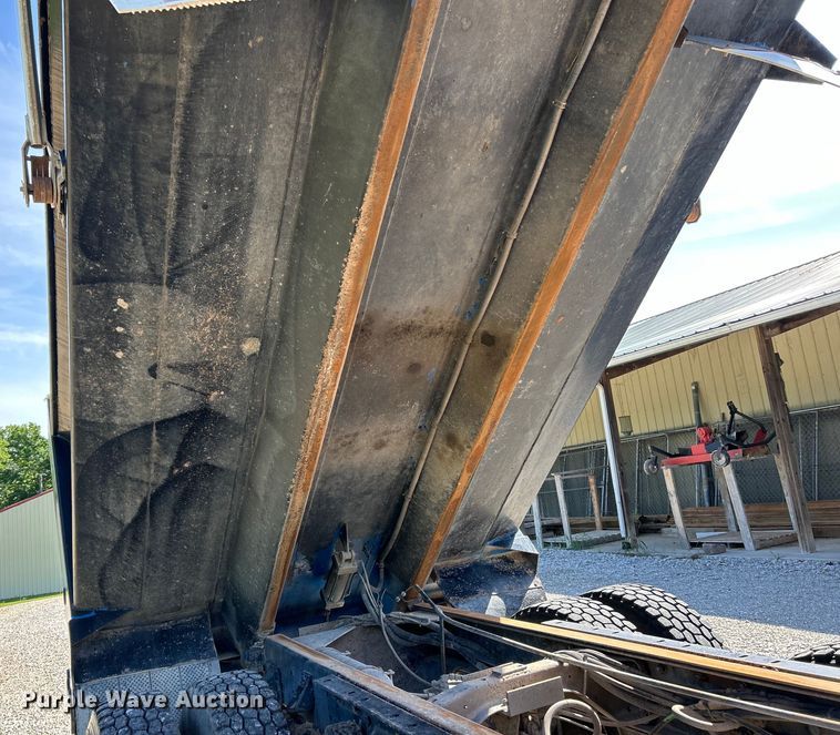 image for item EK4732 1995 Ford Aeromax L9000 dump truck