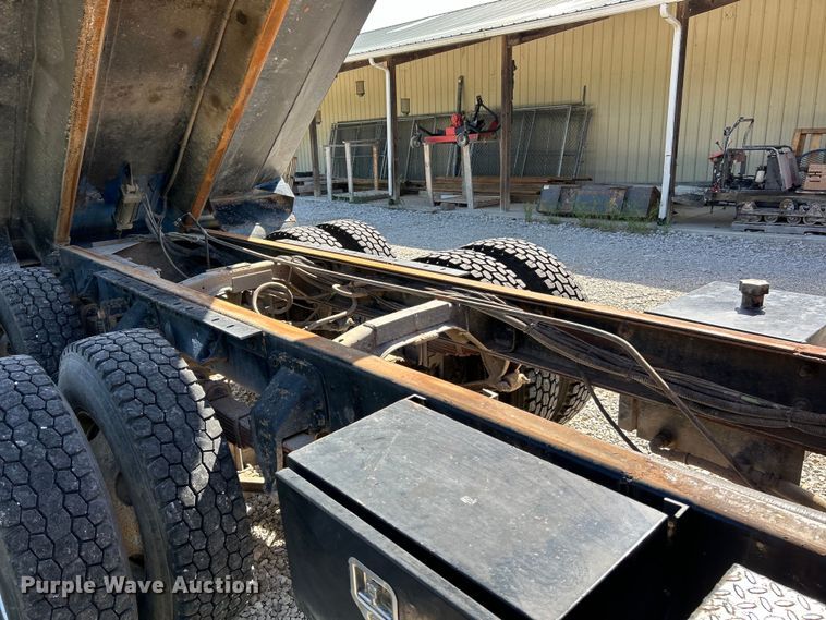 image for item EK4732 1995 Ford Aeromax L9000 dump truck