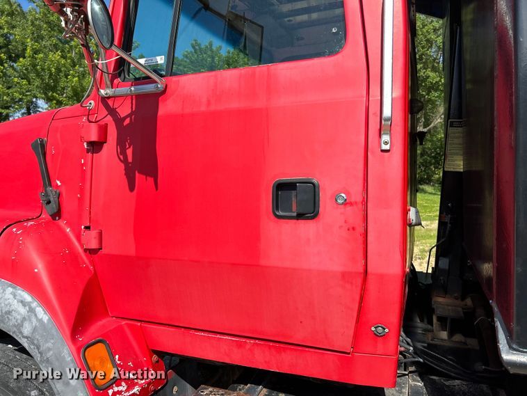 image for item EK4732 1995 Ford Aeromax L9000 dump truck