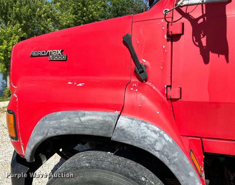image for item EK4732 1995 Ford Aeromax L9000 dump truck